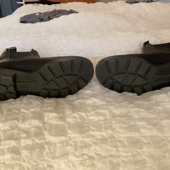 Blundstone Boots, Black, size 7 - Picture 2 of 4